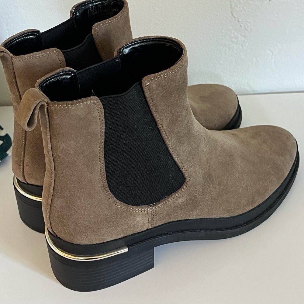Kenneth Cole Suede Lug Sole Boots 8.5